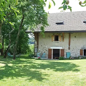 Appartement La Bergerie In An Old Farmhouse!, Naves-Parmelan